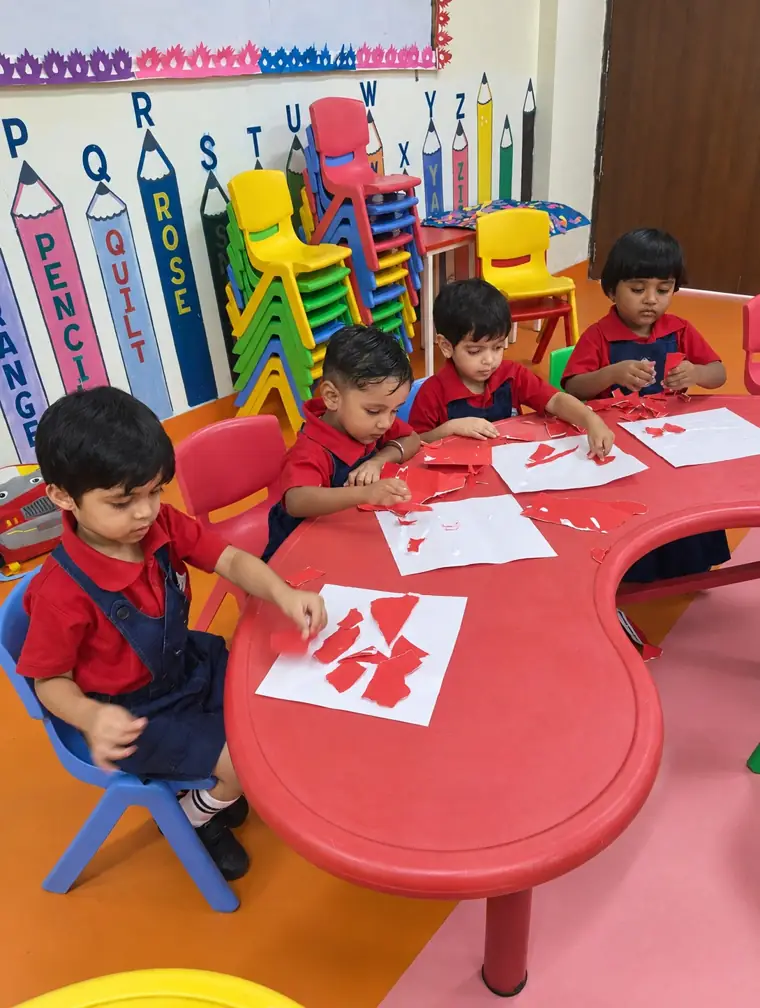 Early years students drawing in class at DPS Chhindwara